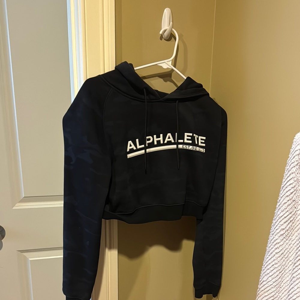 Alphalete Midnight camo Cropped Hoodie